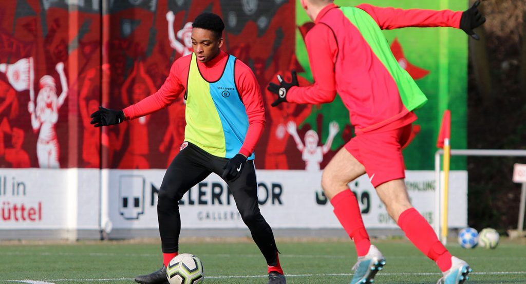 Schulterblick Fussball