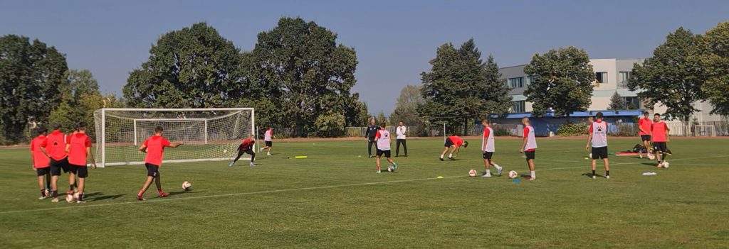 1 v1 gegen den Torwart aus unterschiedlichen Richtungen